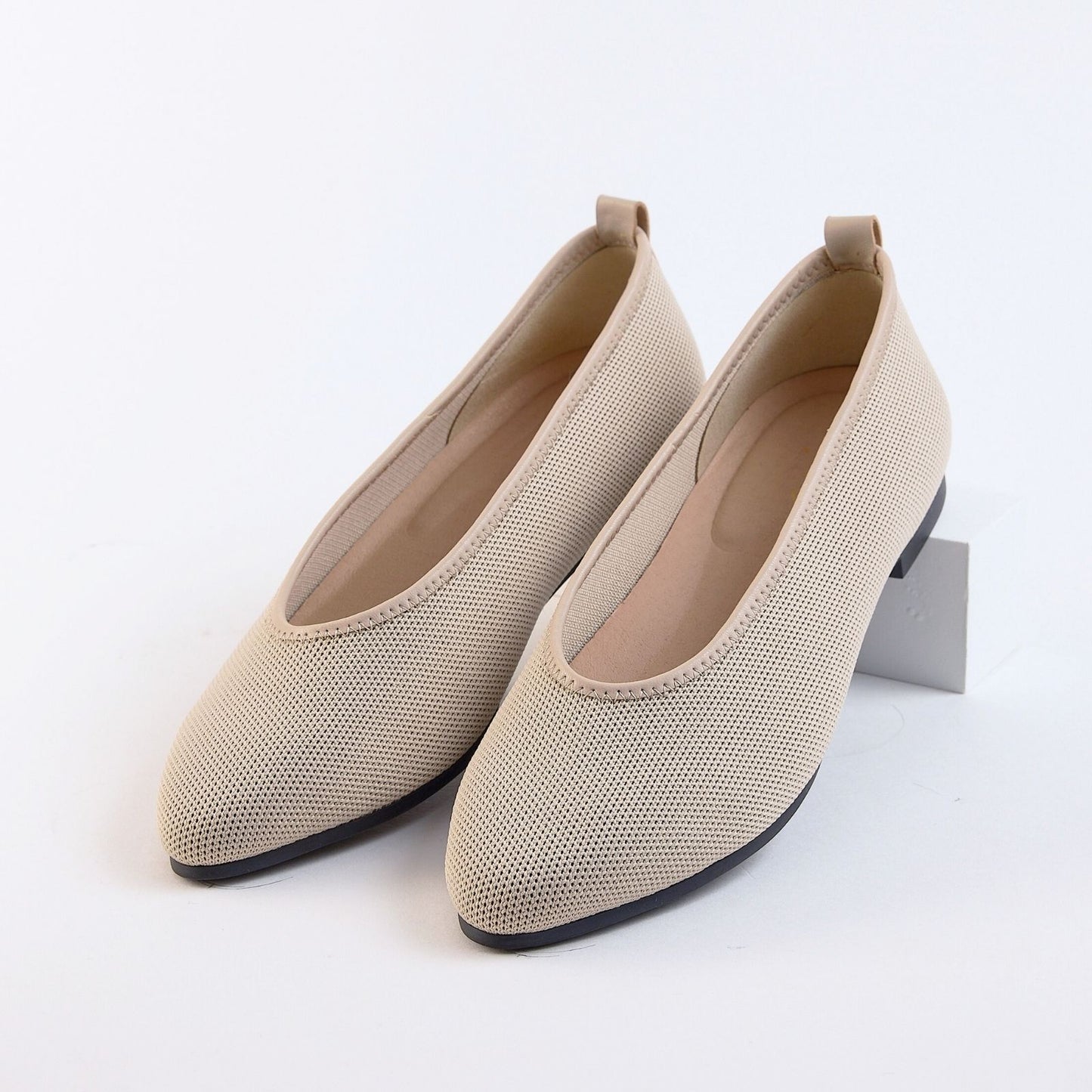Commuter Elegance 皮革滾邊平底鞋